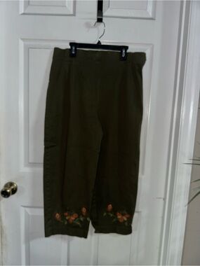 Kim Rogers Olive Capris Size 16